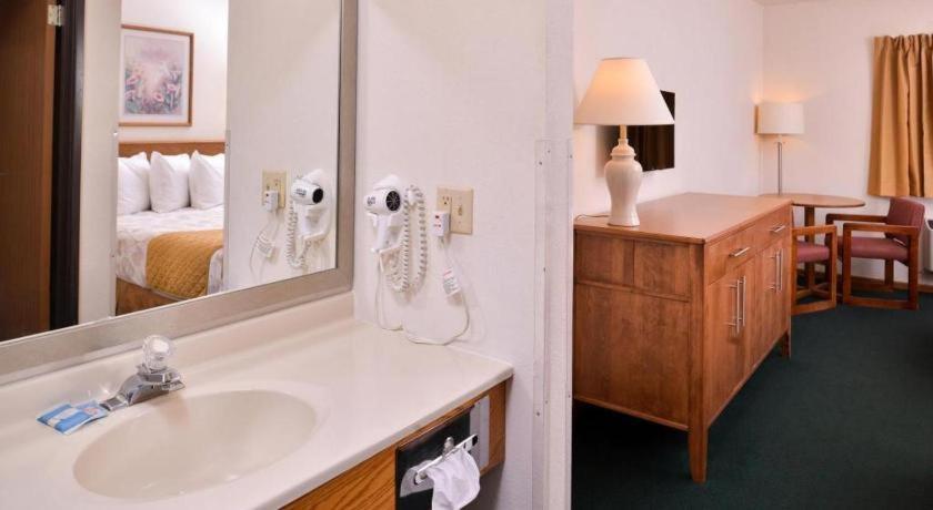 Americas Best Value Inn Missouri Valley Exterior photo