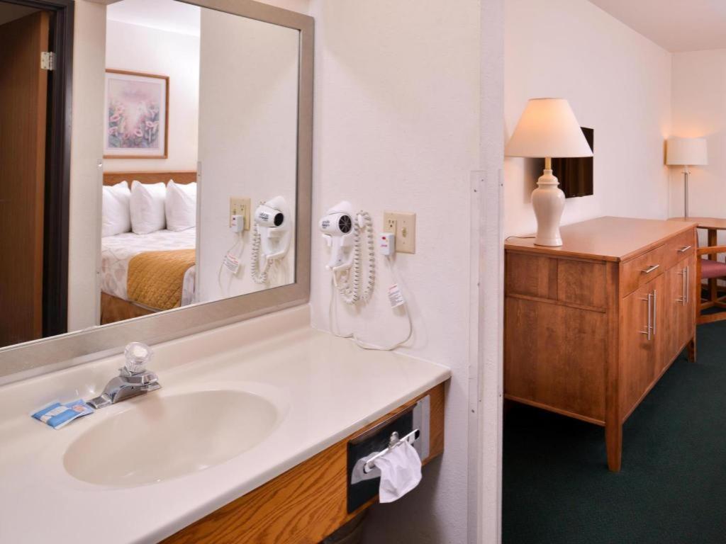 Americas Best Value Inn Missouri Valley Exterior photo