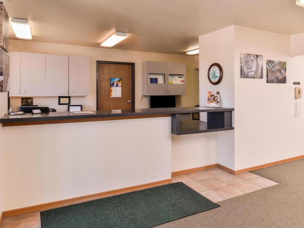 Americas Best Value Inn Missouri Valley Exterior photo